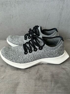 Allbirds Women's Sz 8 Gray Knit Athletic Sneakers with Black Laces